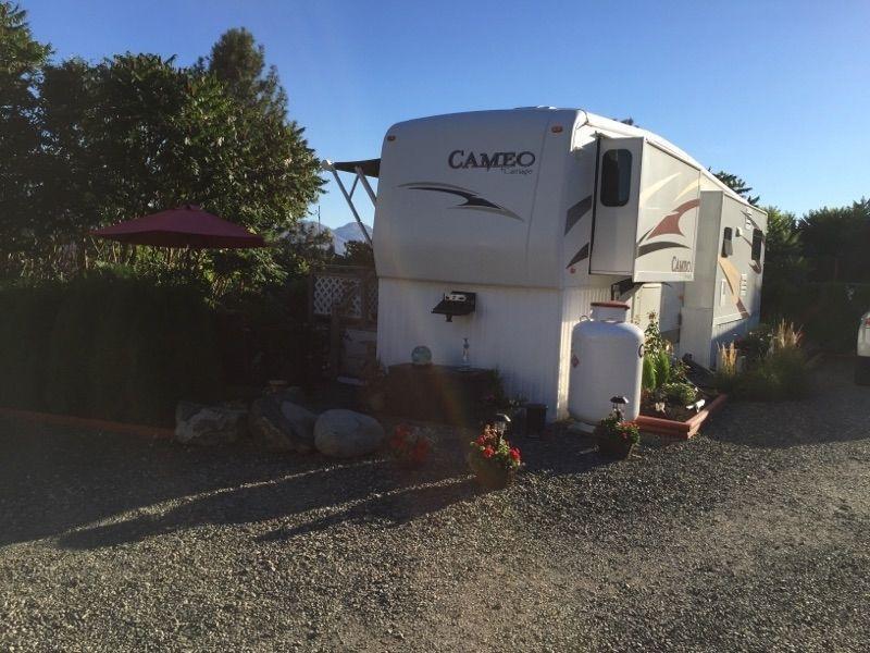 Cameo 37ft Fifth Wheel by Carriage