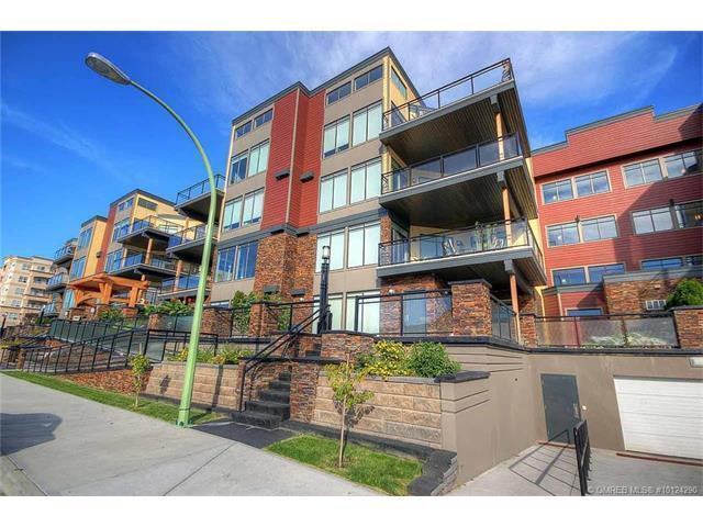Large bright 1 bedroom unit with 2 huge patios