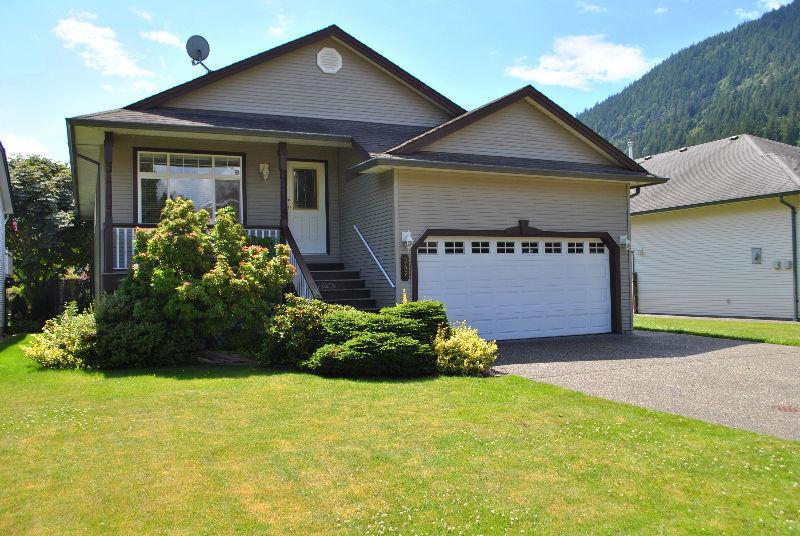 Rancher Home a few Blocks from the Beach! Harrison Hot Springs