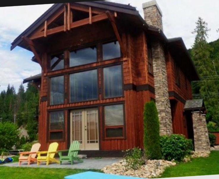 Shuswap Lakefront Lodge for Sale