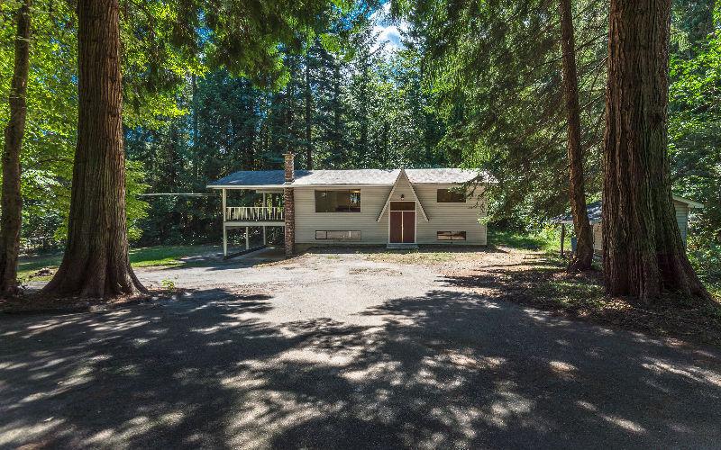 2 Acres with House, Suite and Shop in Cedar!