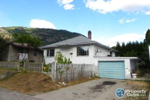 4 bdrm in downtown Castlegar 197334