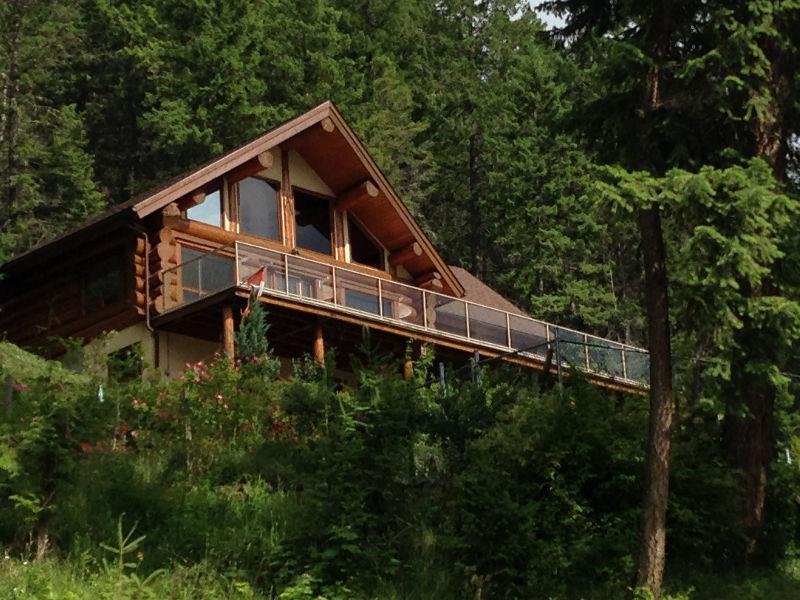 Log home for sale on the Kootenay Lake