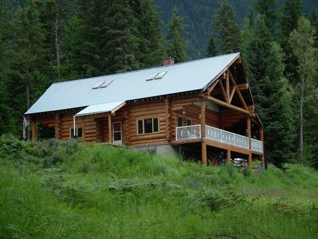 Stunning Log Home On 10 Acres!