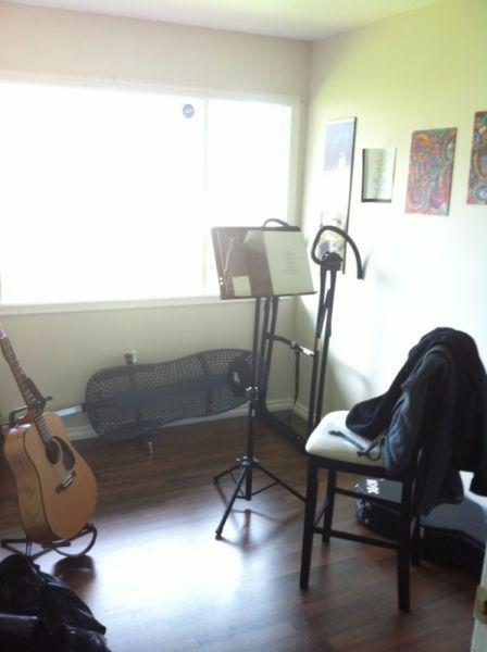 11 KECHIKA ST , B V8C 1Y7