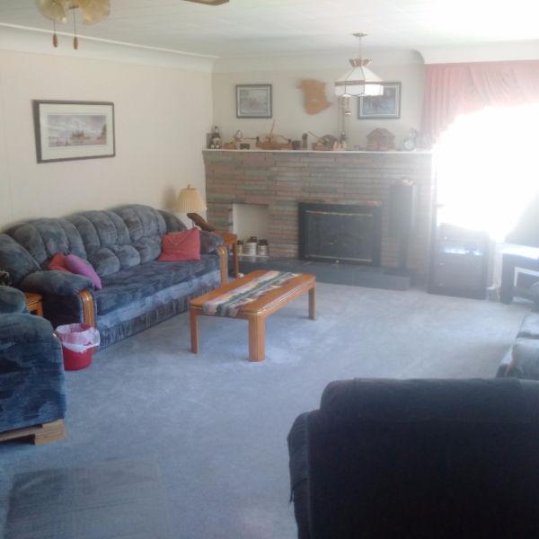 Main floor of immaculate house, 4BR, 1 Bath, Utilities included