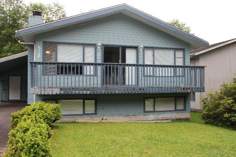 6 bedroom house looking for workers