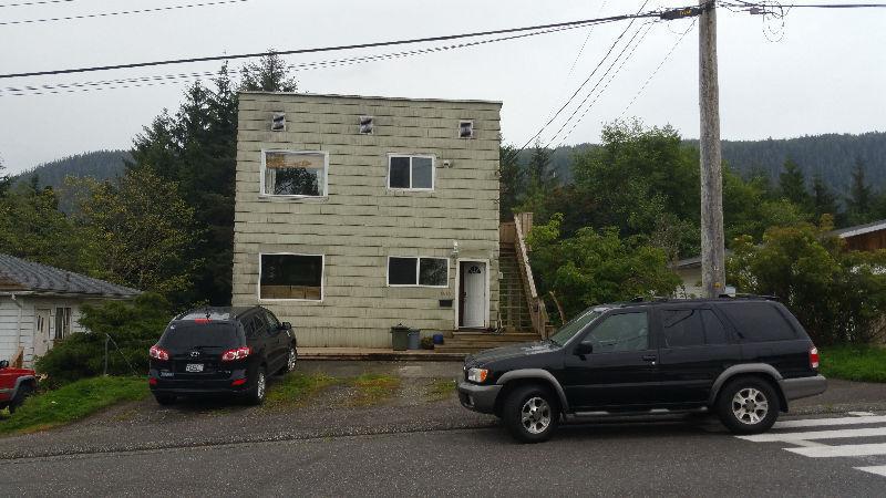 Cozy and spacious 2 BR suite with covered deck to the greenbelt