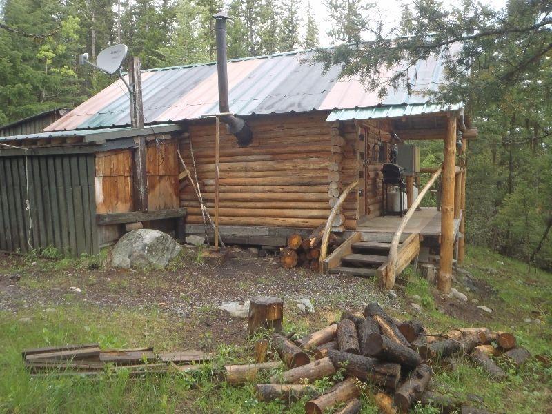 Trap line & Fully equiped log cabin