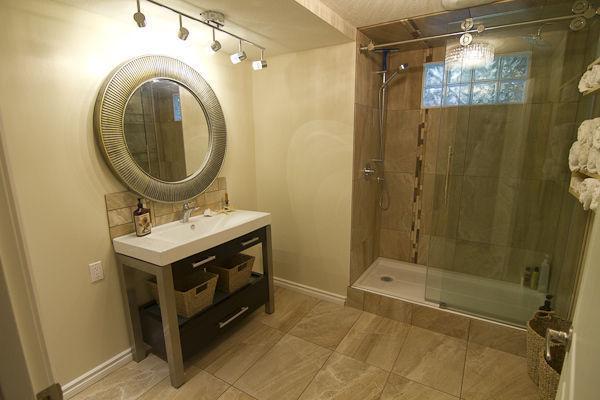 Large furnished, bright 1 Bdrm/1 person-- Oct 1/16- May 30/17