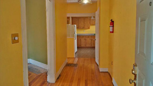 Awesome, bright 1 bed. Downtown + close to everything. Must see!