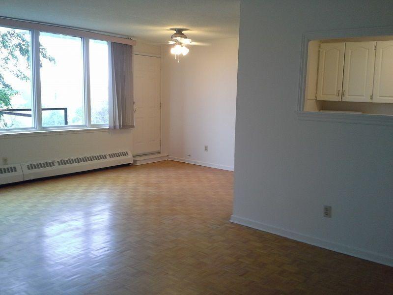 1 Bedroom $815 Incl Heat/Lights, Parking, Balcony, Avail NOW