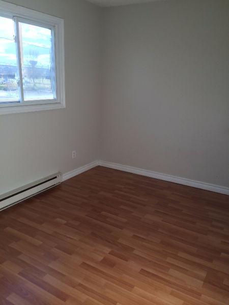 2 BDRM UPTOWN ON PRIESTMAN $775