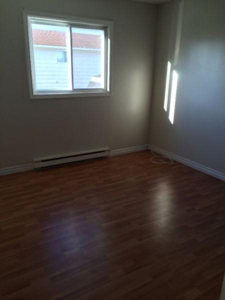 2 BDRM UPTOWN ON PRIESTMAN $775
