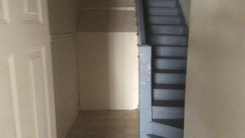 2 bedroom, 1000 sq ft apartment