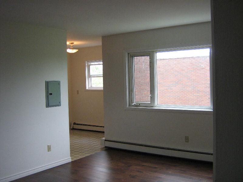 BRIGHT SPACIOUS 2 BEDROOM APARTMENT FOR RENT