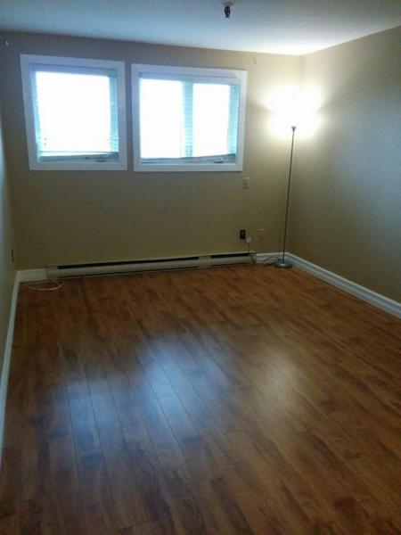2 Bedroom minutes from Signal Hill! 1ST MONTH FREE!