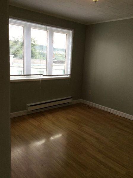 Second floor Two bedroom Apartment. Downtown