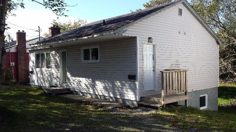 3 Bedrooms Main Floor Close to MUN ,HSC & Avalon Mall