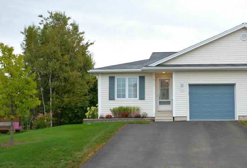 Lovely End-Unit Bungalow Style Condo in Dieppe