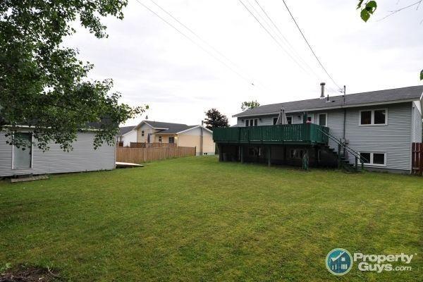 Great family home, lots of storage & appliances inc