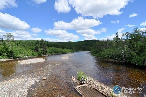 This cabin sits a nice spot in the Gallants area