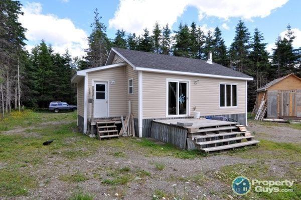 This cabin sits a nice spot in the Gallants area