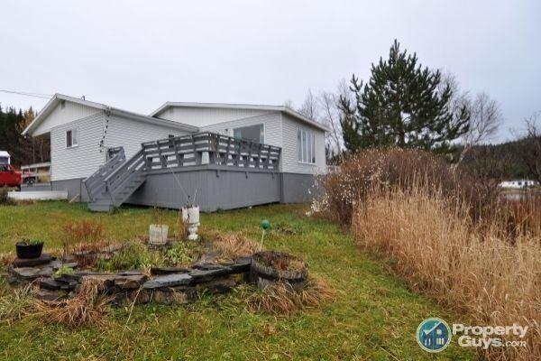 Waterview 2 bdrm Cottage on Almost a Full Acre