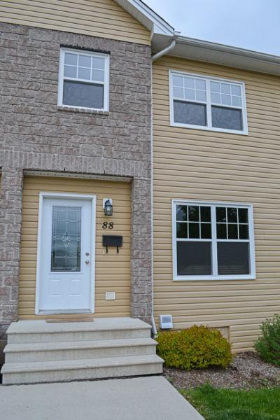 3-level townhouse with heat pump in great northside location!