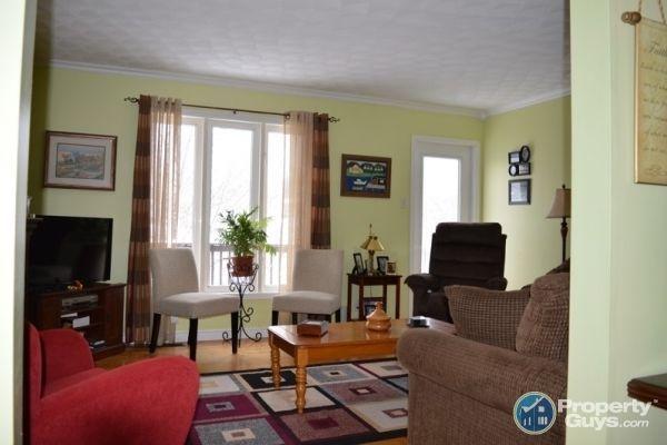 3 Bed home with spectacular view of Marystown Harbour