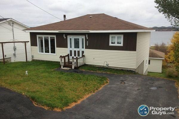 Well maintained home, 3 bed in Glovertown. Waterview!