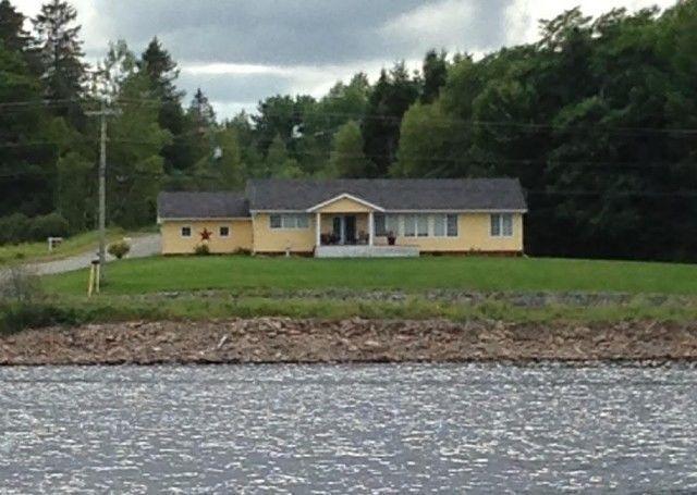 Gorgeous waterfront home just minutes to Woodstock!