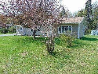 LOVELY BUNGALOW IN A GREAT NEIGHBORHOOD