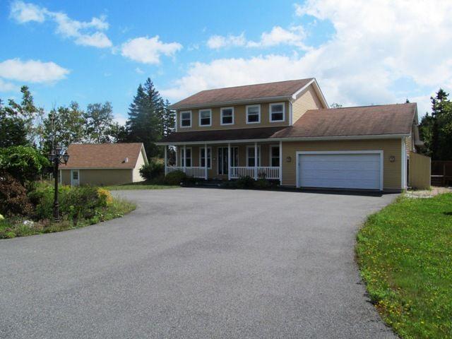 HUGE Family home,inlaw suite + rental! 2 garages!! NEW PRICE!!