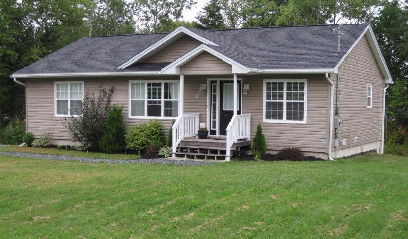 Sweet 4 bedroom bungalow with walkout, is only 4 yrs old!