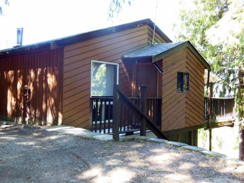 EAGLE BAY - 2 bdr/2 bth Lakeview home nestled amongst the trees