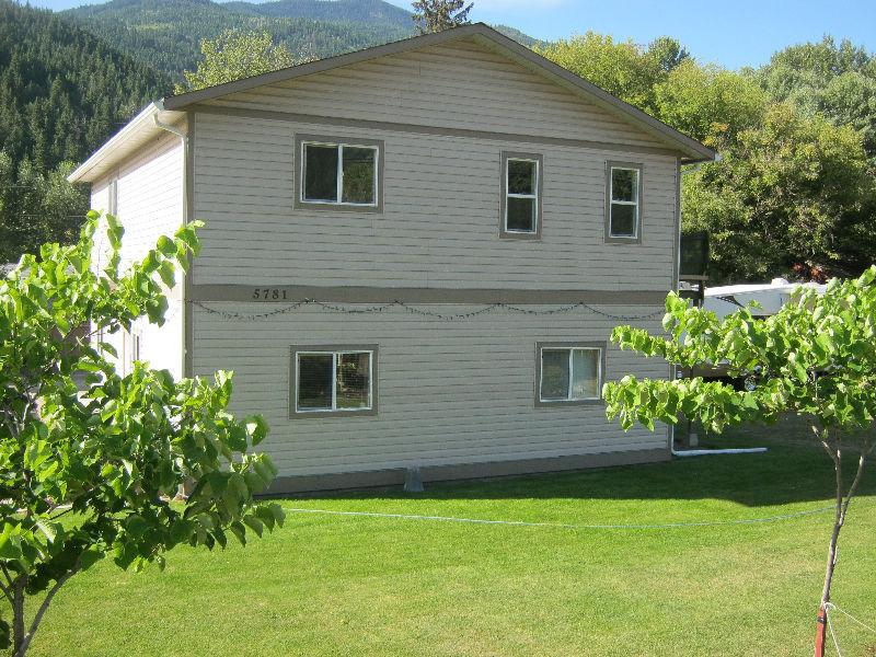 Newer HOME in Falkland BC Right Downtown with suit