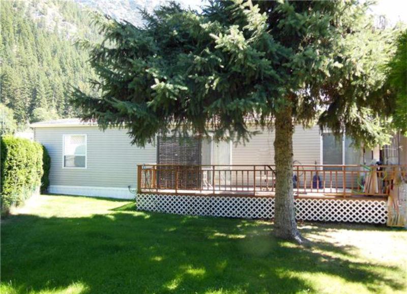 TAPPEN - Spacious, semi-waterfront newer mobile home