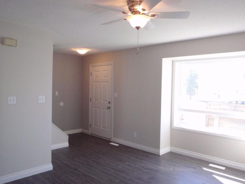 IMMACULATE Quiet Townhouse in Lacombe (with some utilities)