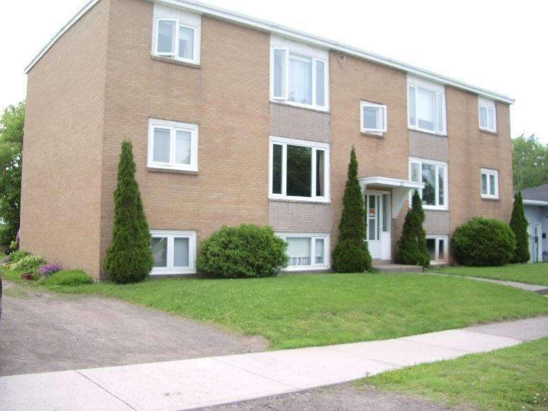 6 UNIT APARTMENT BUILDING FOR SALE